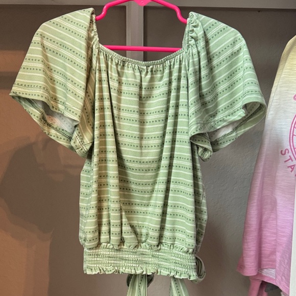 Stylish Green Kids Blouse with Button Accents - Picture 4 of 6